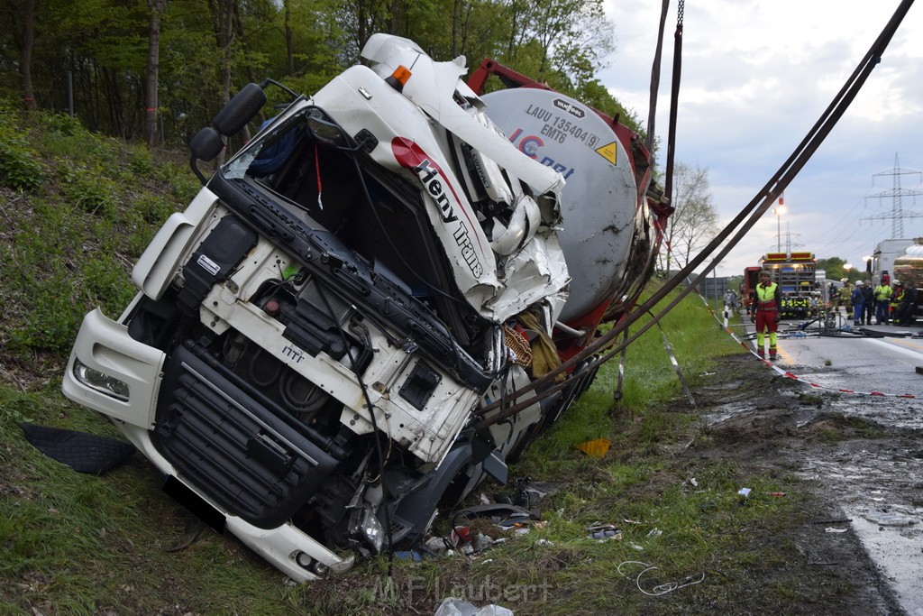 VU Gefahrgut LKW umgestuerzt A 4 Rich Koeln Hoehe AS Gummersbach P440.JPG - Miklos Laubert